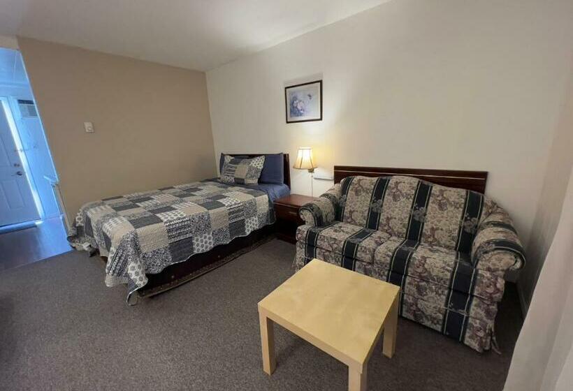 Номер Deluxe, Monashee Motel