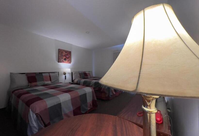Номер Deluxe, Monashee Motel
