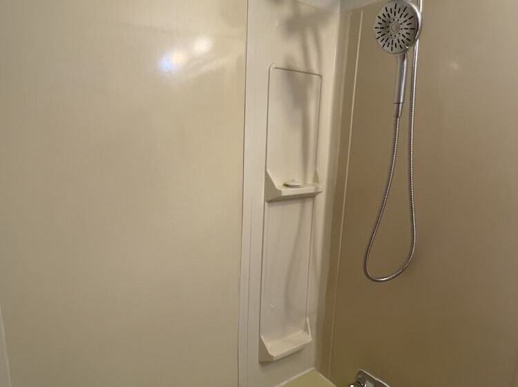 Номер Deluxe, Monashee Motel
