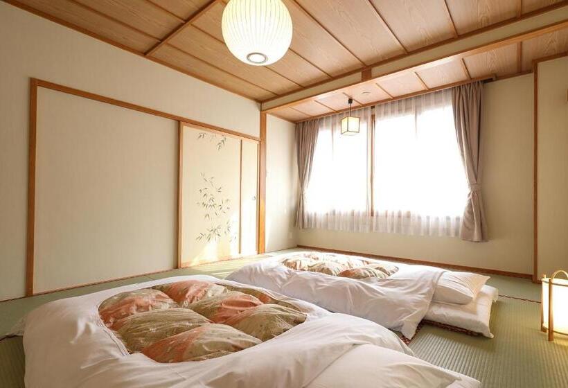 Семейный Номер, Tsukasaya Ryokan
