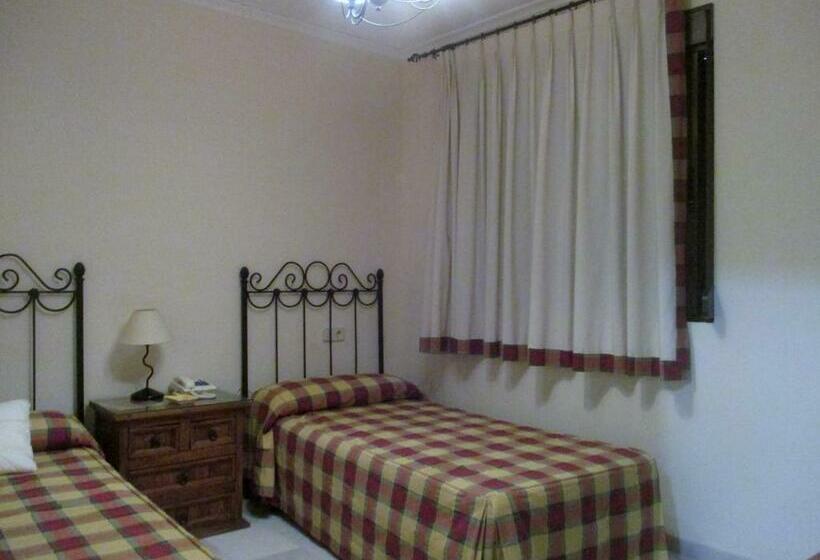 Номер Стандарт 2 Двуспальные Кровати, Hostal Artiga