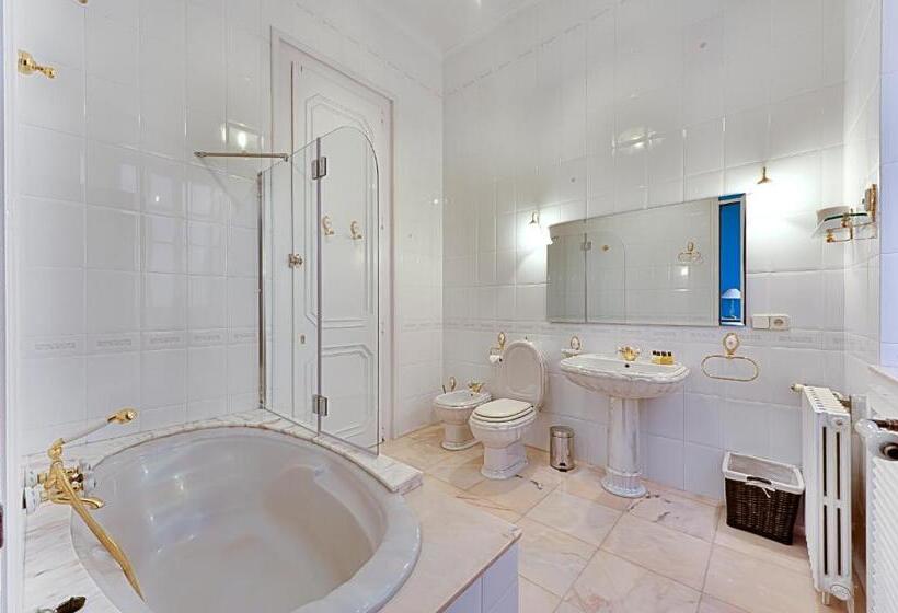 Семейный Номер, Casa Ceremines