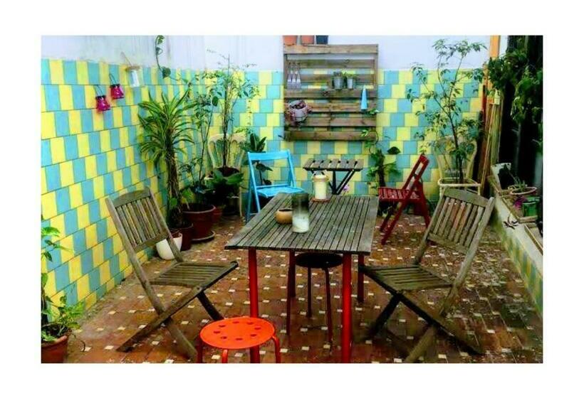 اتاق اکونومی, B&b Una Habitación Propia