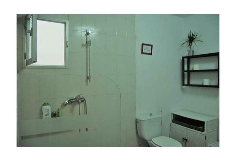 اتاق اکونومی, B&b Una Habitación Propia