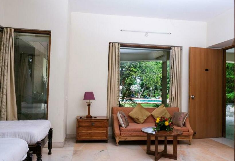 اتاق داخلی دلوکس, The Chitvan Resort