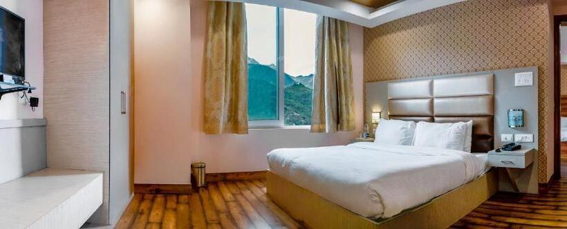 اتاق خانوادگی با چشم‌انداز کوه, Inclover A Peaceful Retreat