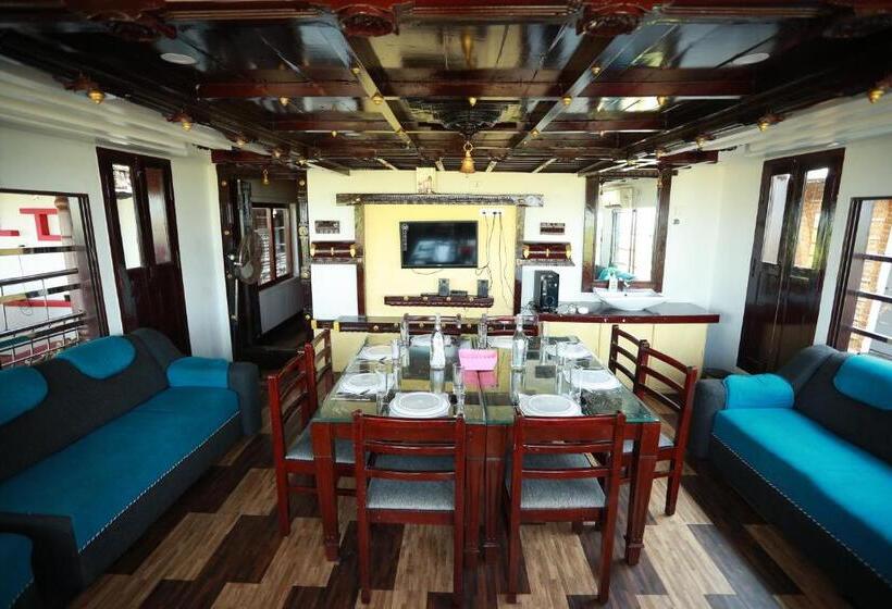 Люкс 3 Спальни, Sreekrishna Houseboat   Vaccinated Staff