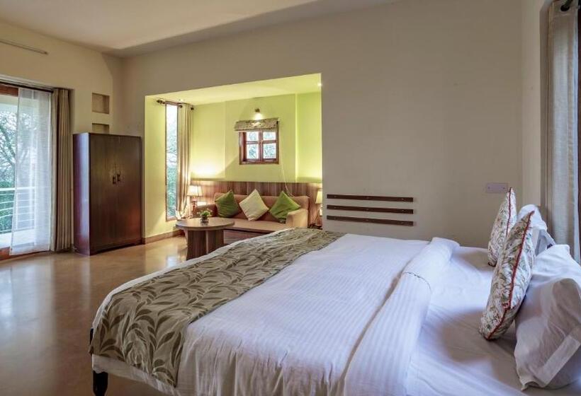 اتاق لوکس با بالکن, The Chitvan Resort