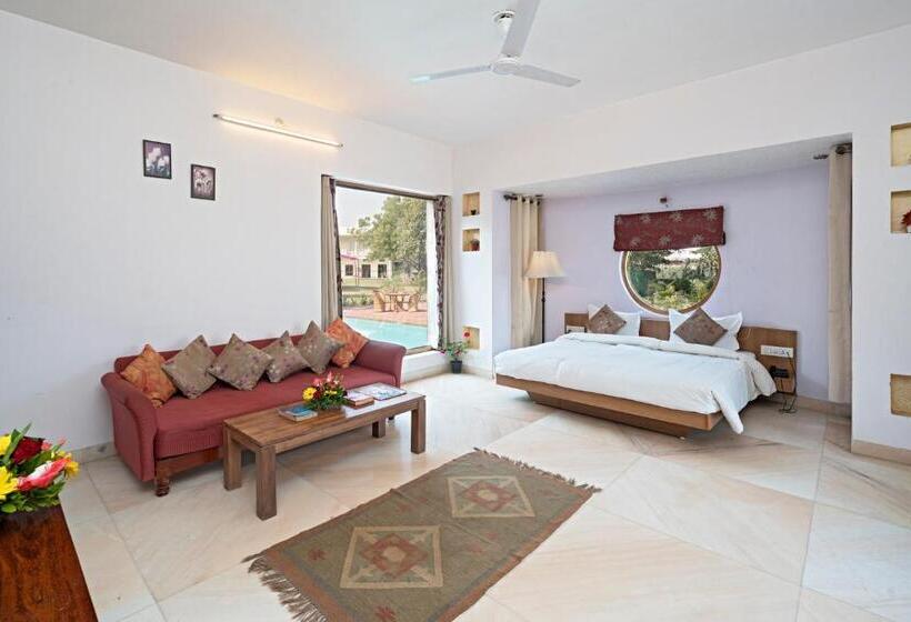 سوییت با چشم‌انداز استخر, The Chitvan Resort