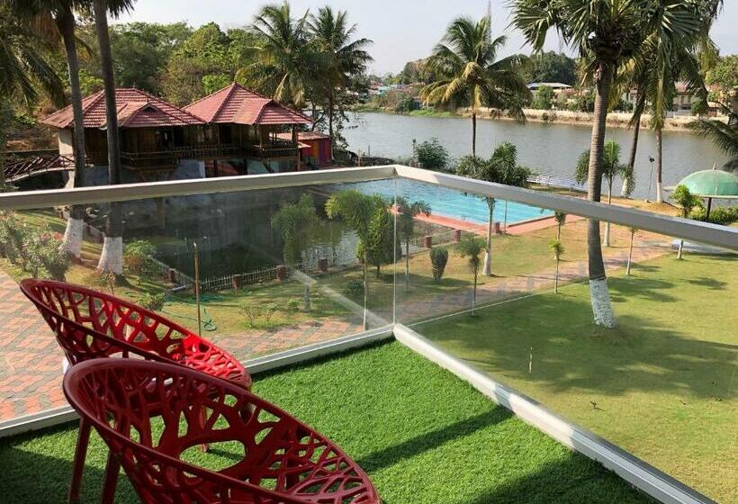Suite with lake view, Udaya Resort