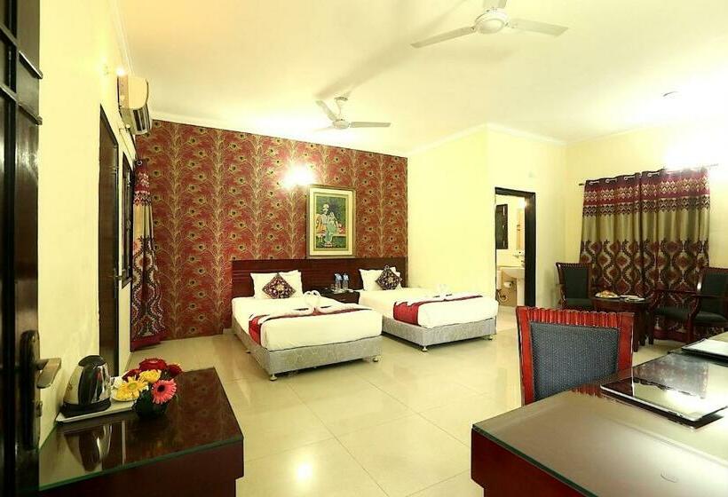 Номер Executive, Kridha Residency   Opposite Prem Mandir Vrindavan