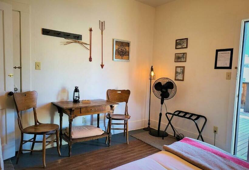 バルコニー付きスタンダードルーム, Mrs. Anderson's Lodging