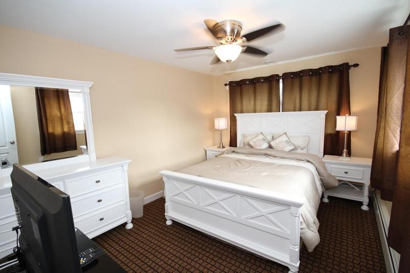 ３ベッドルームハウス, Colton Court Motor Inn