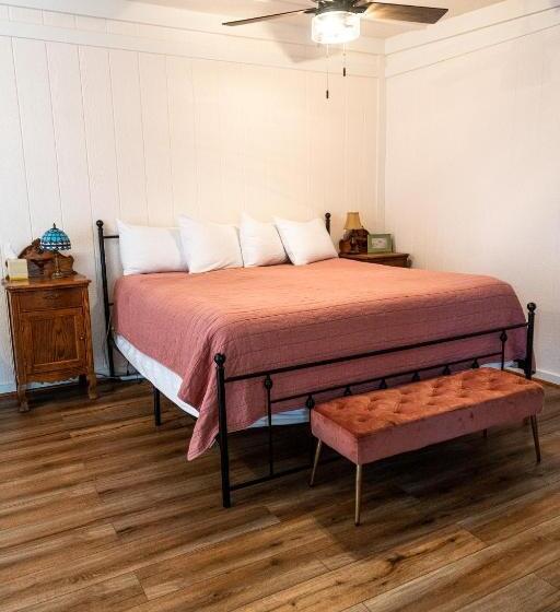 Люкс Кровать Кинг, Sagebrush Inn