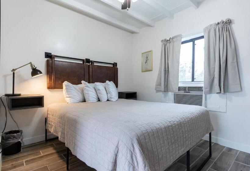 Номер Стандарт, Sagebrush Inn