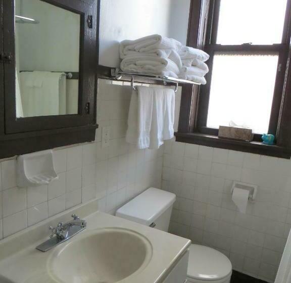 סוויטת 3 חדרי שינה, The Polo Inn Bridgeport U.s.a