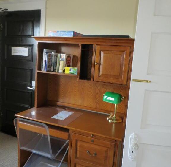 סוויטת 3 חדרי שינה, The Polo Inn Bridgeport U.s.a