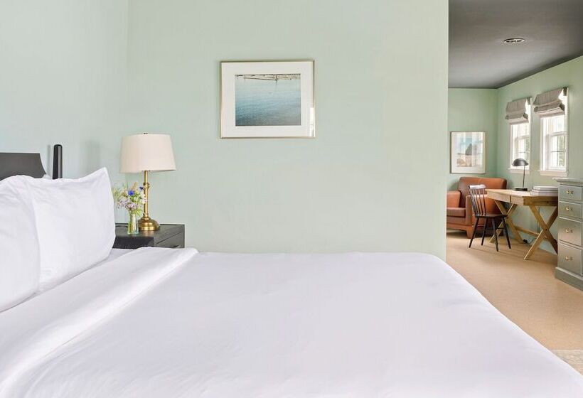 Полулюкс с Видом, The Harbor Front Inn