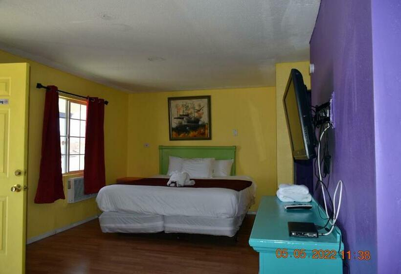 스탠다드 룸 더블 침대, 9 Palms Inn