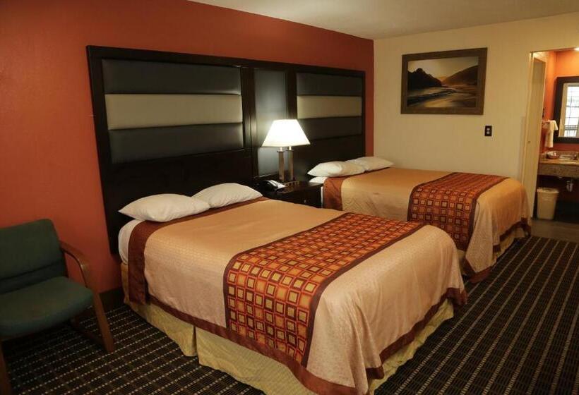 带2个双人床的标准工作室, Budget Inn   Washington