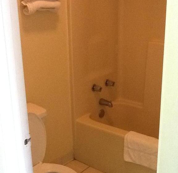 带大床的标准间, Relax Inn   Lakeland