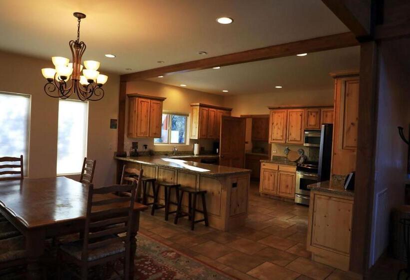 Дом 3 Спальни, Zion Ponderosa Ranch Resort