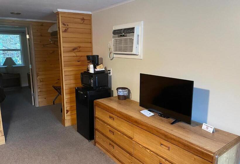 Семейный Номер, A Holiday Motel   Maggie Valley
