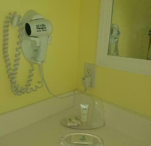 Номер Стандарт, A Holiday Motel   Maggie Valley