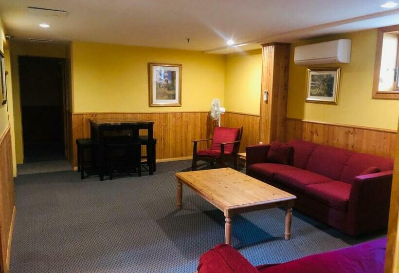 Семейный Номер, Gray Ghost Inn