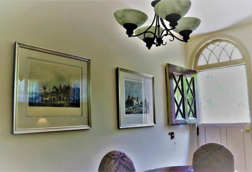 Президентский Люкс, The Gables At Stirling Guest