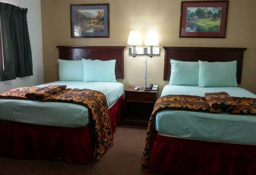 带2个双人床的标准工作室, Budget Inn Hamilton