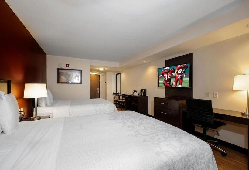 Номер Deluxe Адаптированный для Инвалидов, Red Roof Inn Plus+ & Suites Malone