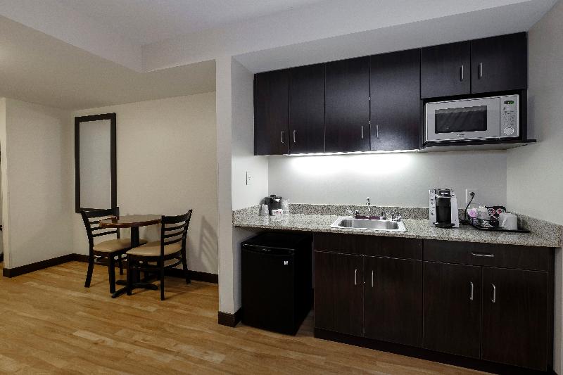 Номер Deluxe Кровать Куин, Red Roof Inn Plus+ & Suites Malone