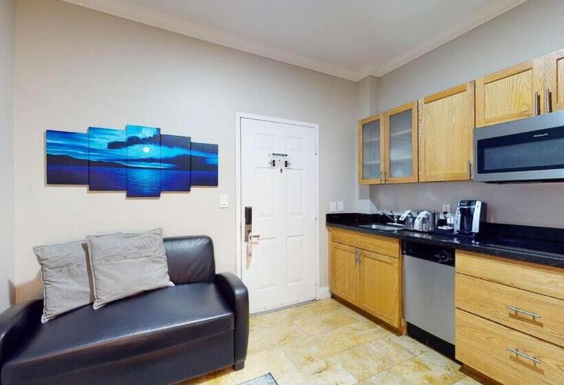 Президентский Люкс, Nuvo Suites Hotel   Miami Doral