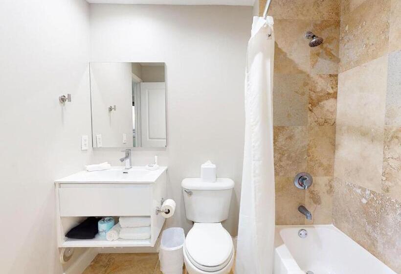 Люкс, Nuvo Suites Hotel   Miami Doral