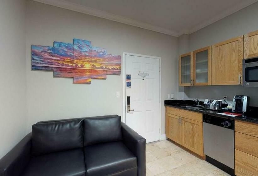 Президентский Люкс, Nuvo Suites Hotel   Miami Doral