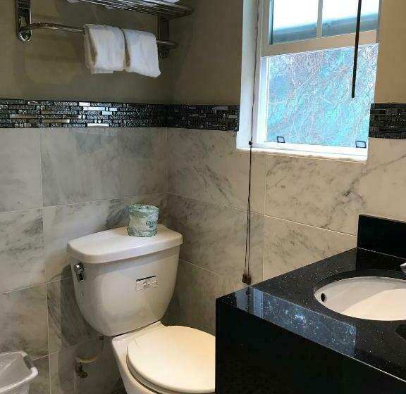 Номер Deluxe, Trylon Hotel   Hollywood