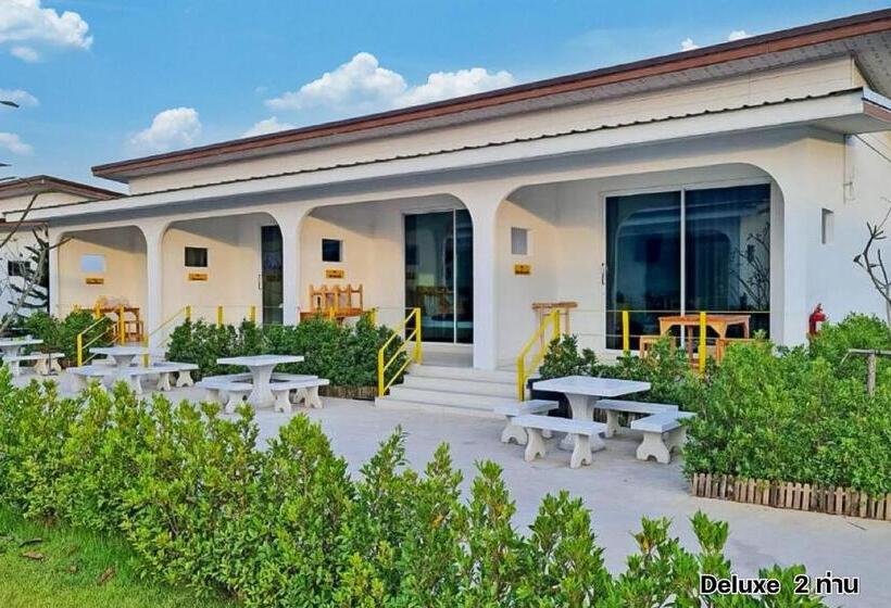 Номер Deluxe, The Toy Beach Resort Rayong