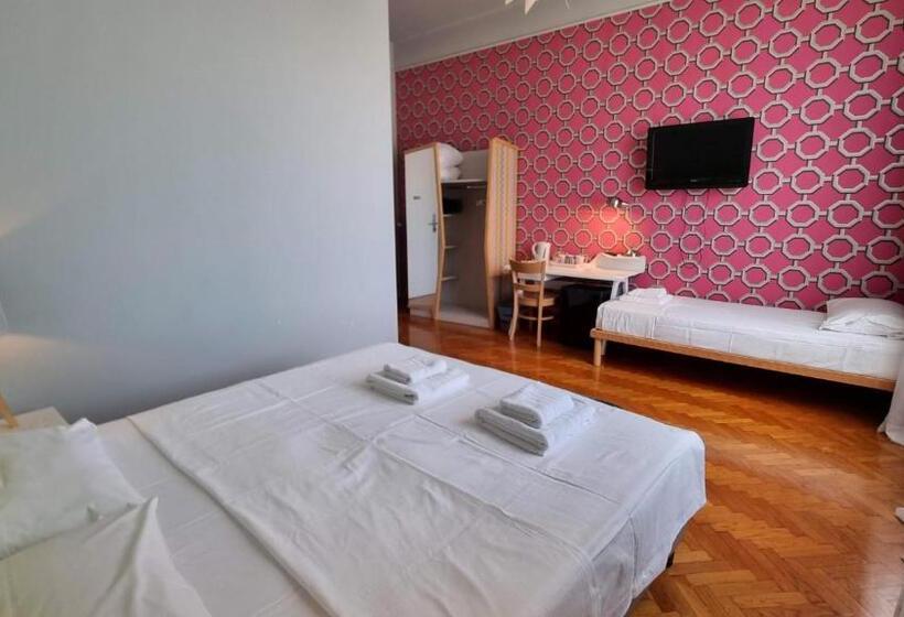 اتاق راحتی سه تخته, Locanda Al Volo Tor Bandena