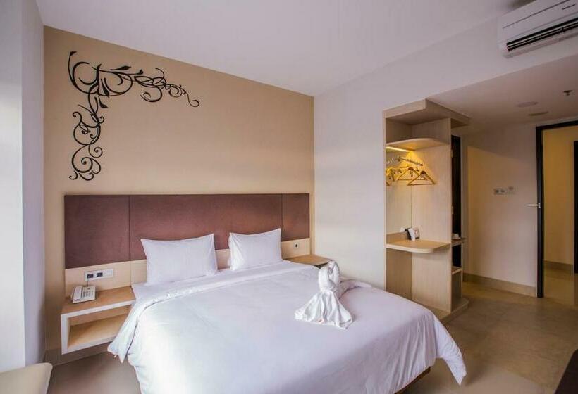 Номер Deluxe, Sparks Odeon Sukabumi   Artotel Curated