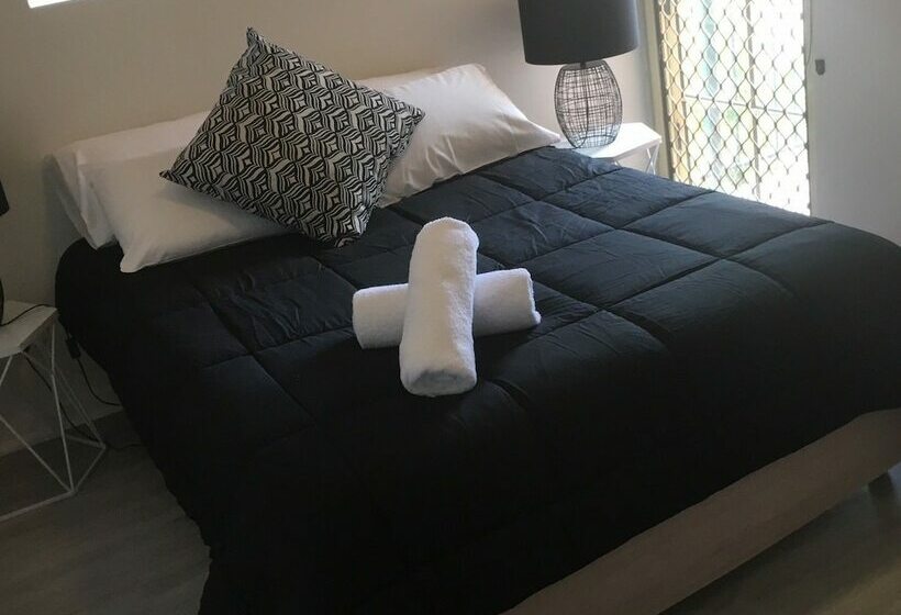 آپارتمان خانوادگی, Sea Breeze On Main Beach