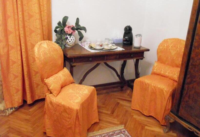 اتاق استاندارد با سرویس بهداشتی مشترک, Art&coffee