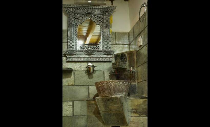 اتاق لوکس, Temple House