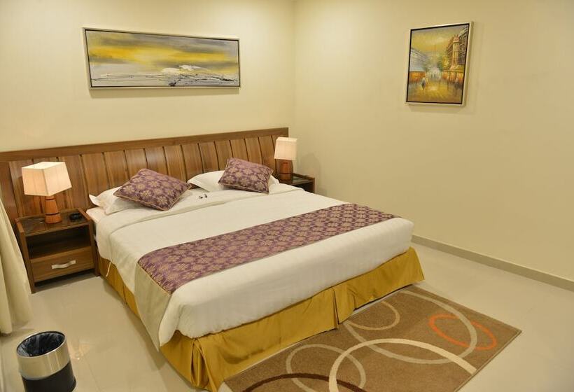 Люкс, The First Tower Hotel Apartment