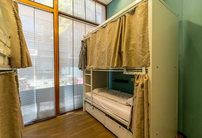 מיטה בחדר משותף, Hostelle   Women Only Hostel Amsterdam