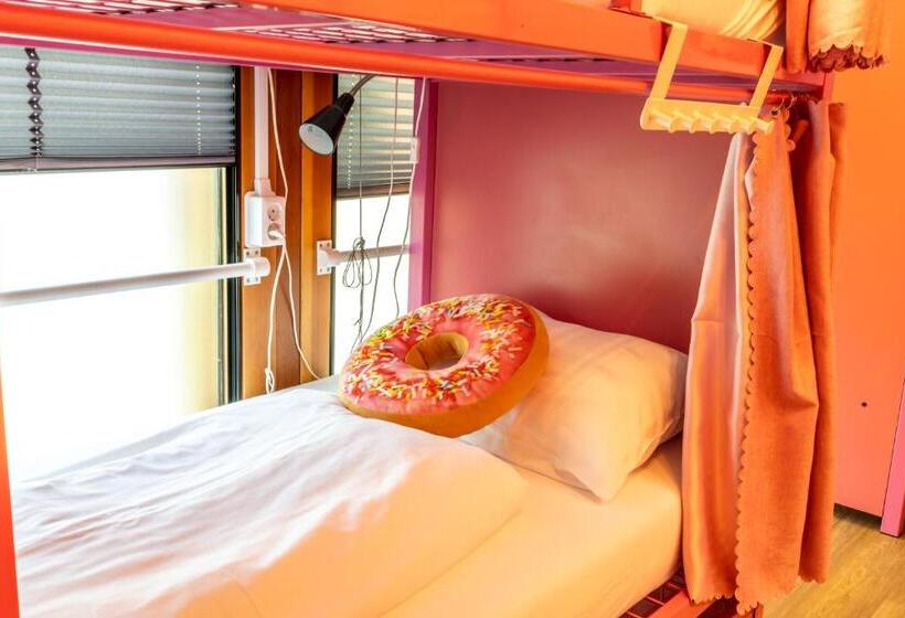 מיטה בחדר משותף, Hostelle   Women Only Hostel Amsterdam