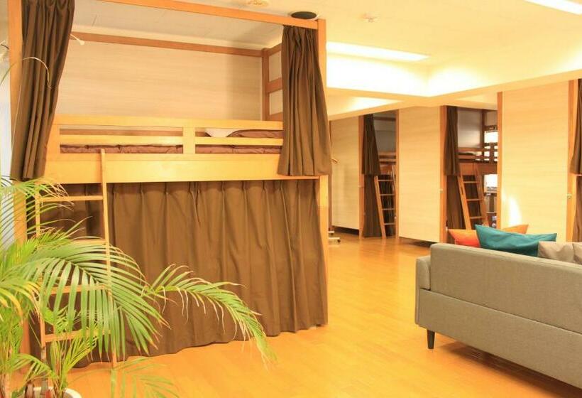 Кровать в Общей Комнате, T And K Hostel Kobe Sannomiya East