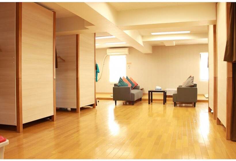 Кровать в Общей Комнате, T And K Hostel Kobe Sannomiya East
