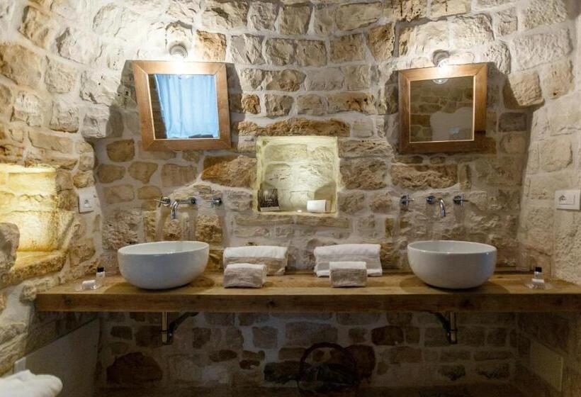 جناح جونيور, Nina Trulli Resort