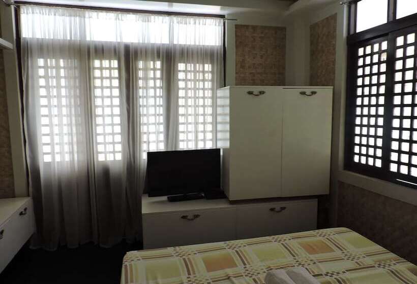 Deluxe Rum, Orange Mangrove Pension House